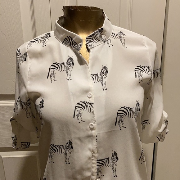 Button up zebra shirt - Picture 2 of 2
